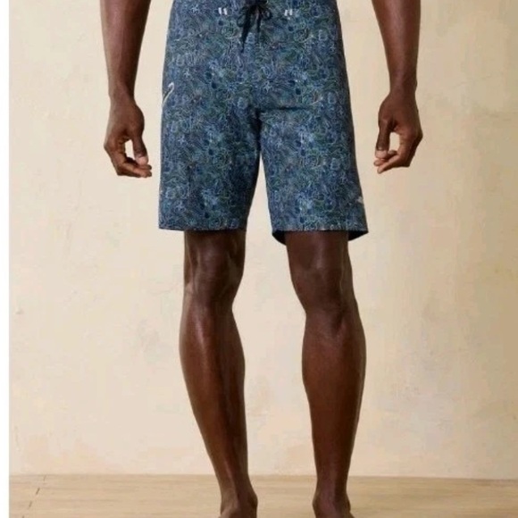 Tommy Bahama Stylish Blue Patterned Men's Swim Board Shorts in Size 38 NWOT - Picture 1 of 4
